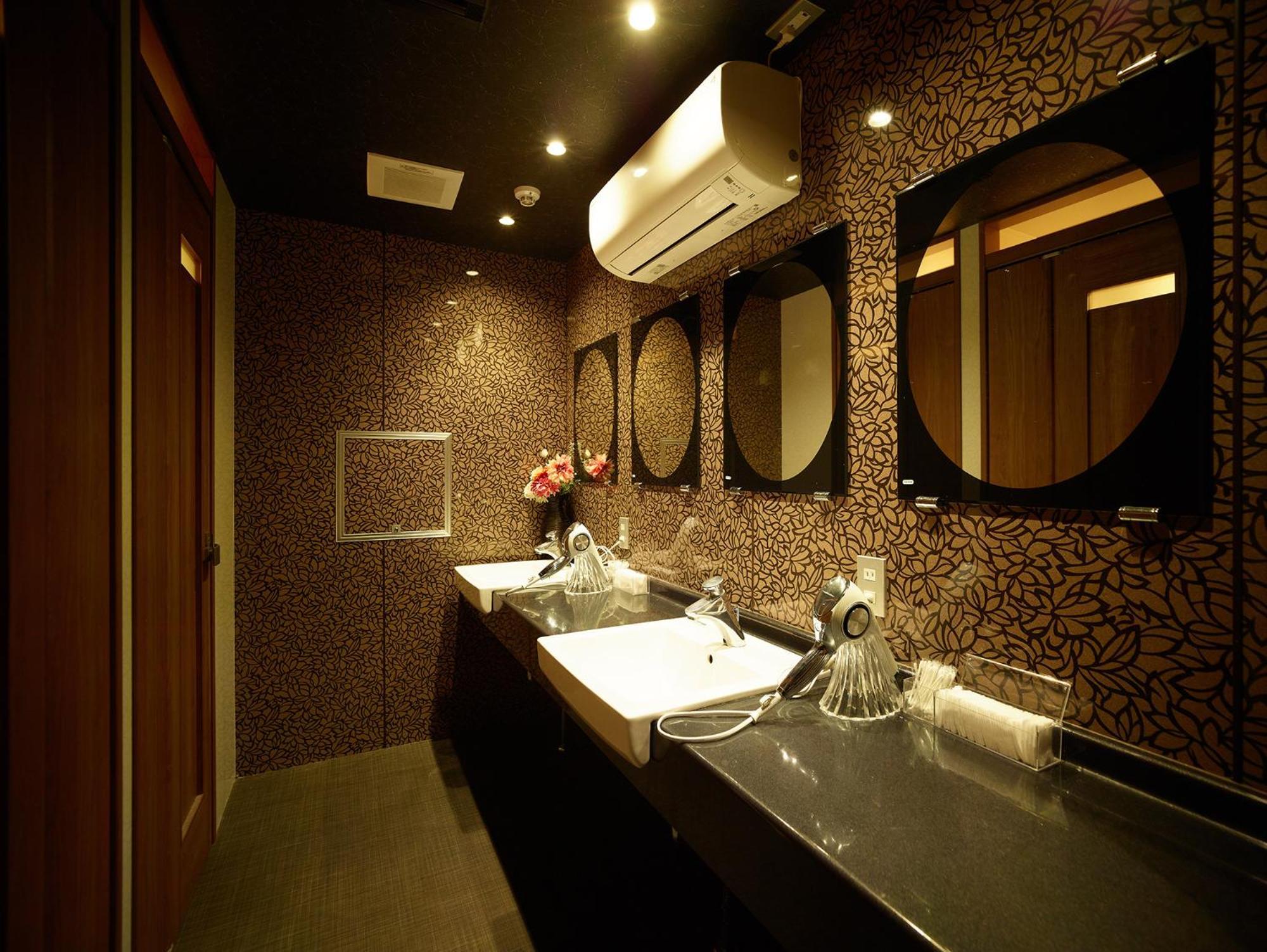 Hotel Sunplaza 2 Annex Oszaka Kültér fotó