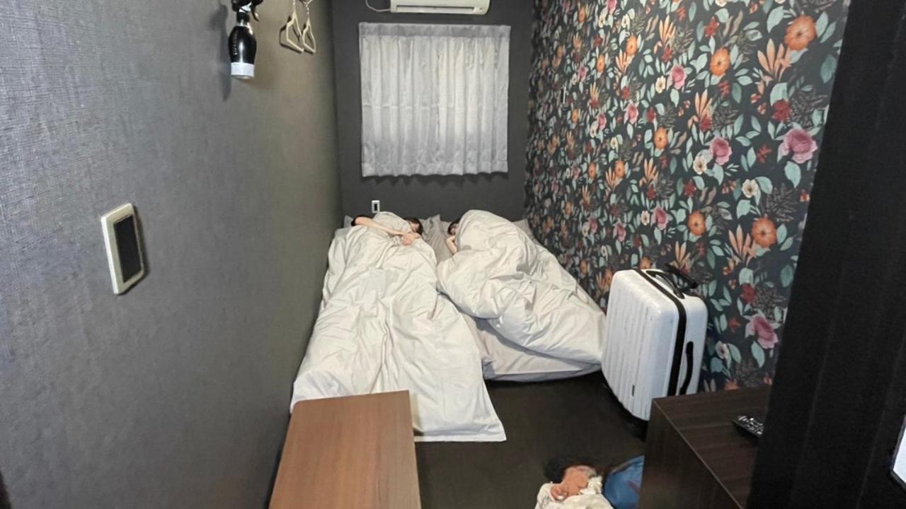 Hotel Sunplaza 2 Annex Oszaka Kültér fotó